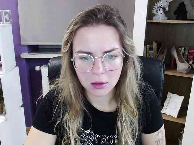 Soft-Zoey webcam