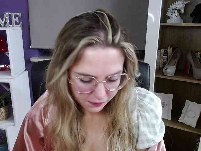Soft-Zoey webcam