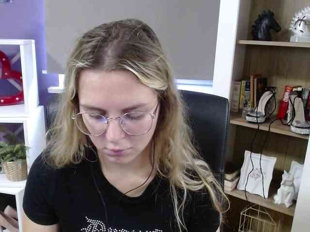 Soft-Zoey webcam