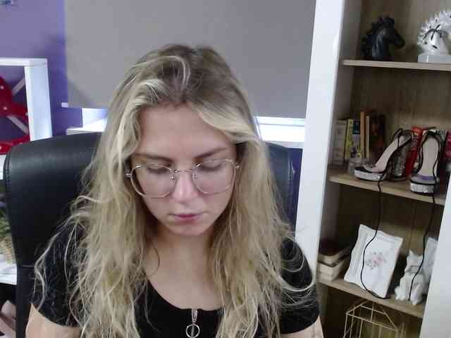 Soft-Zoey webcam