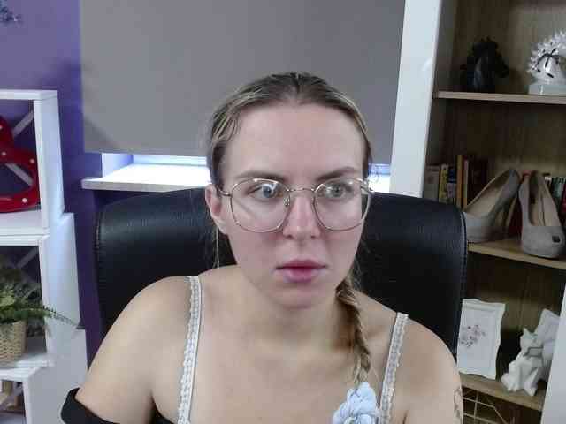 Soft-Zoey webcam
