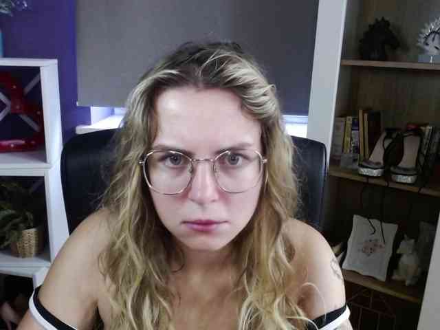 Soft-Zoey webcam
