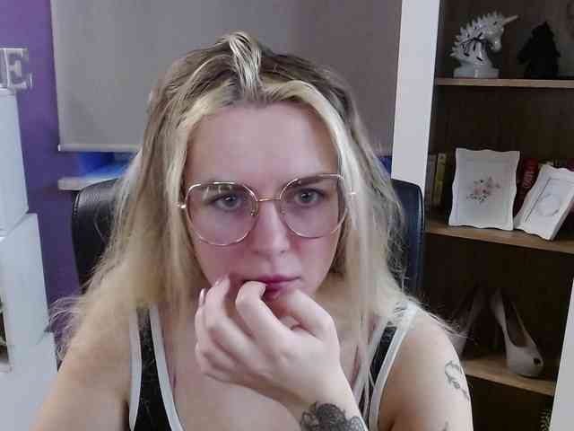 Soft-Zoey webcam