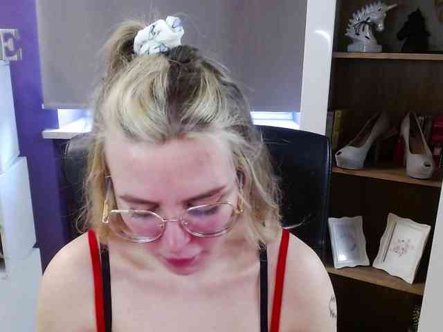 Soft-Zoey webcam