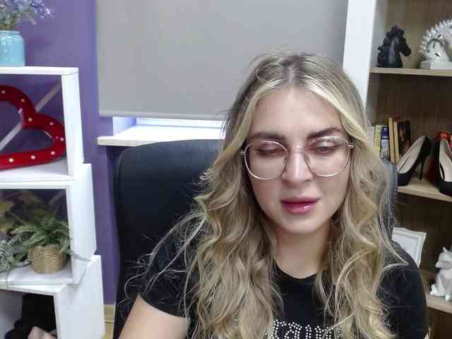 Soft-Zoey webcam