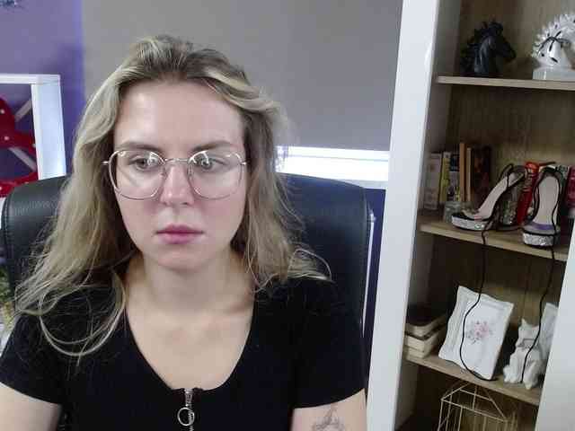 Soft-Zoey webcam