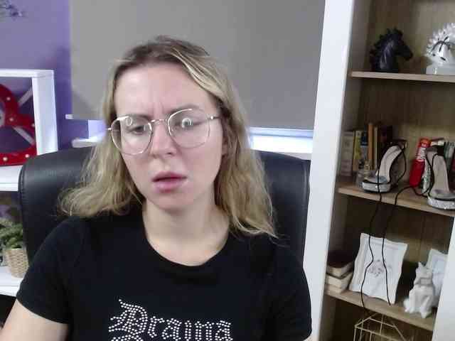 Soft-Zoey webcam