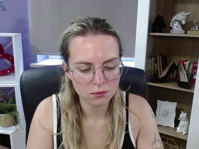 Soft-Zoey webcam