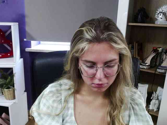 Soft-Zoey webcam