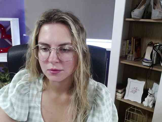 Soft-Zoey webcam