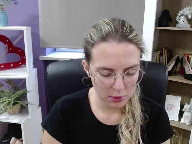Soft-Zoey webcam
