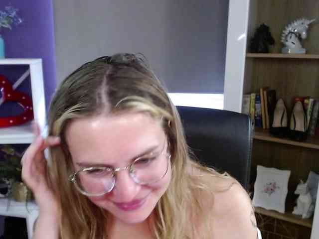 Soft-Zoey webcam