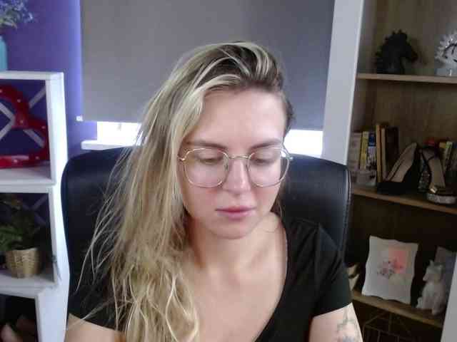 Soft-Zoey webcam