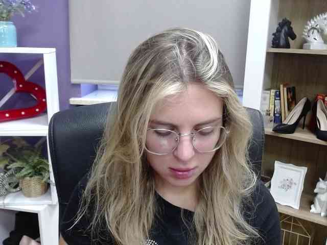 Soft-Zoey webcam