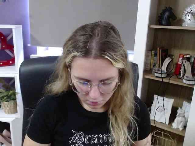 Soft-Zoey webcam