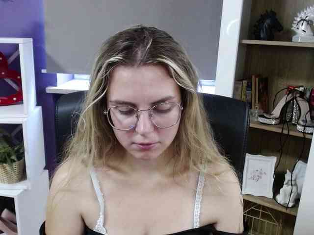 Soft-Zoey webcam