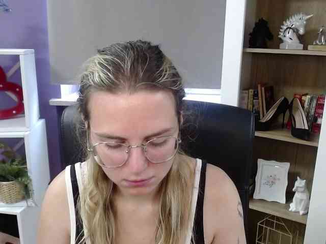 Soft-Zoey webcam