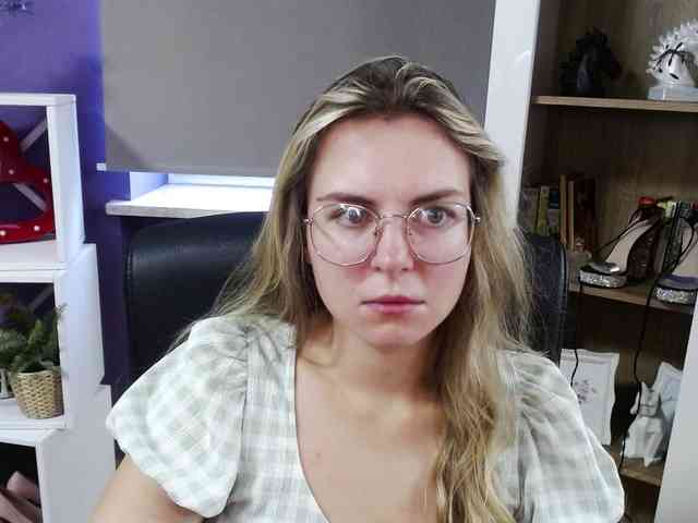 Soft-Zoey webcam