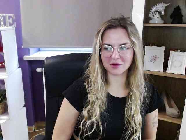 Soft-Zoey webcam