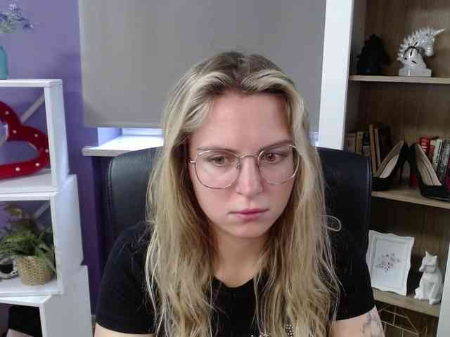 Soft-Zoey webcam