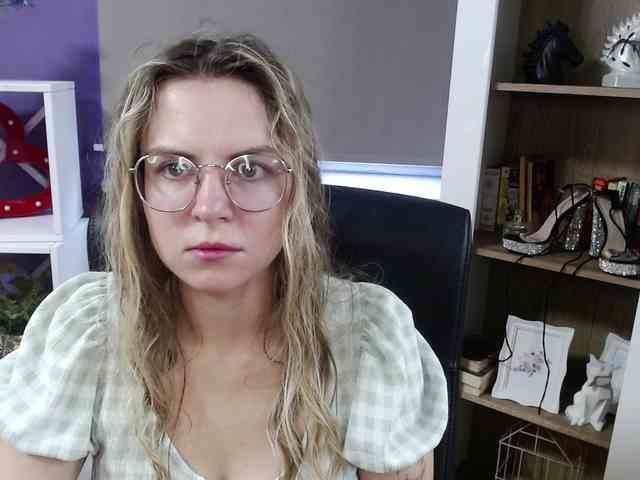 Soft-Zoey webcam