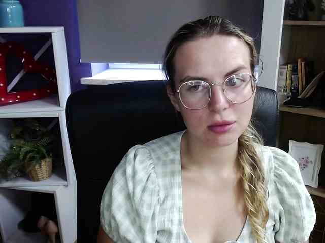 Soft-Zoey webcam