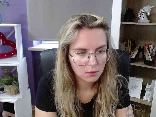 Soft-Zoey webcam