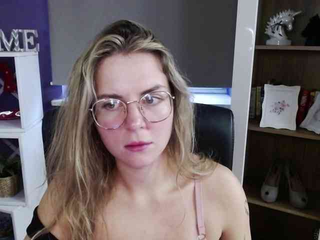 Soft-Zoey webcam