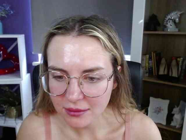 Soft-Zoey webcam