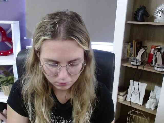 Soft-Zoey webcam