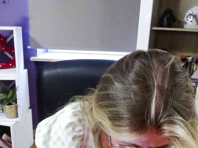Soft-Zoey webcam