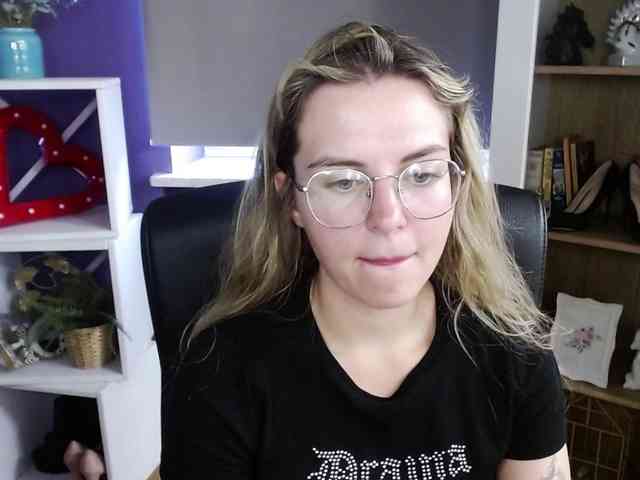 Soft-Zoey webcam