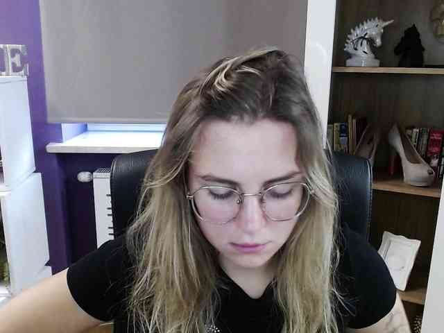 Soft-Zoey webcam