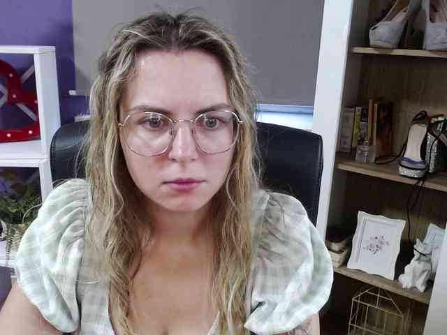 Soft-Zoey webcam