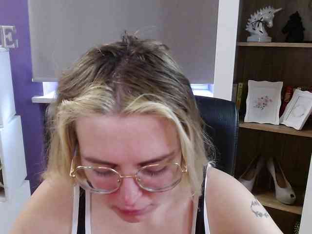 Soft-Zoey webcam