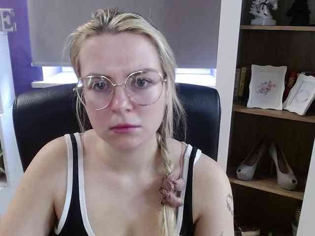Soft-Zoey webcam