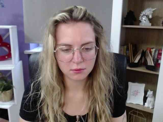 Soft-Zoey webcam