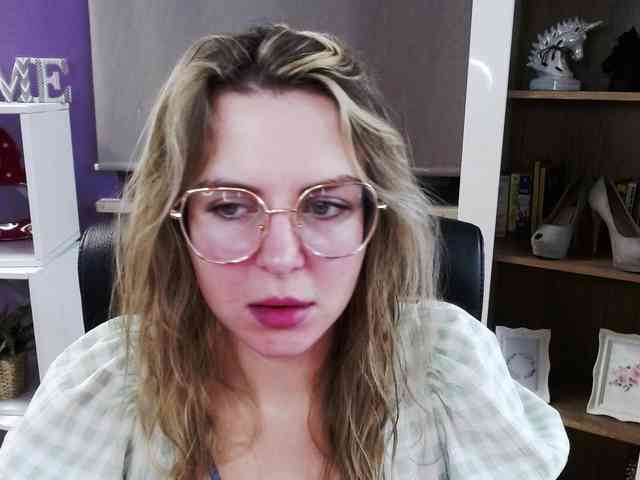 Soft-Zoey webcam