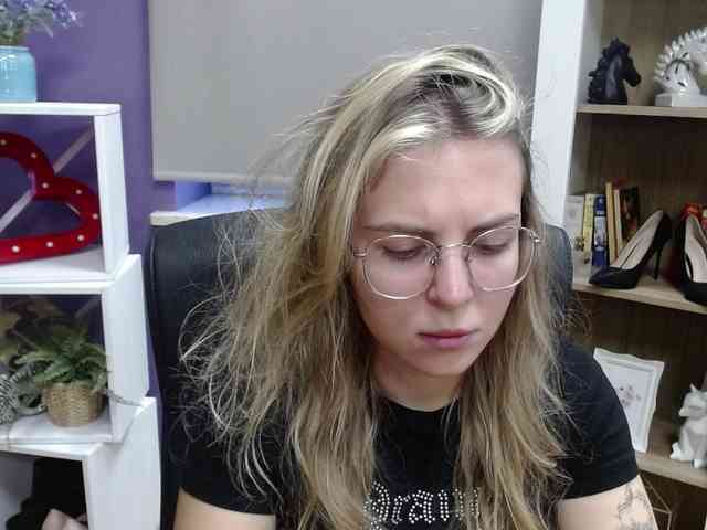 Soft-Zoey webcam