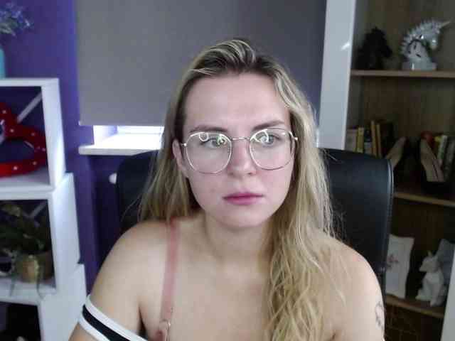 Soft-Zoey webcam