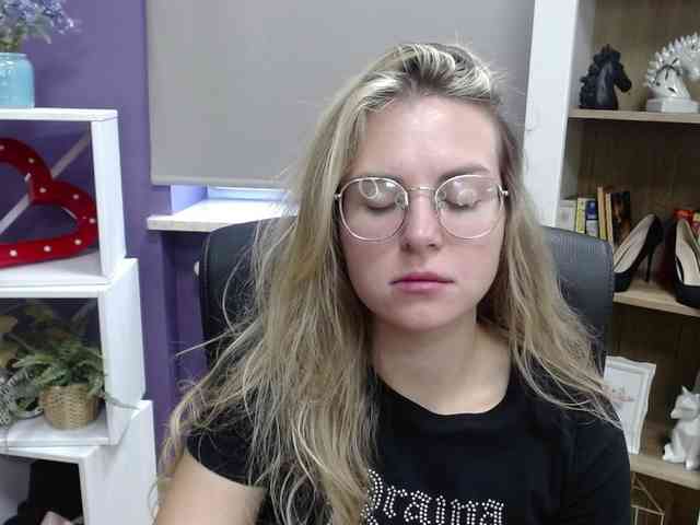 Soft-Zoey webcam