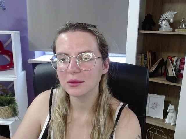 Soft-Zoey webcam