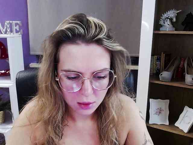 Soft-Zoey webcam