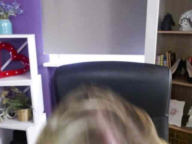 Soft-Zoey webcam