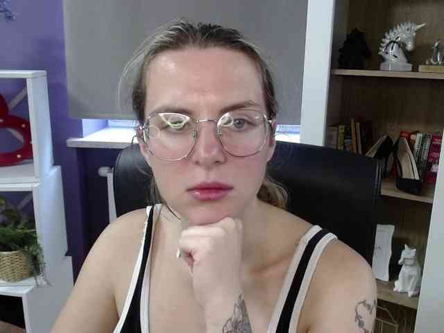 Soft-Zoey webcam