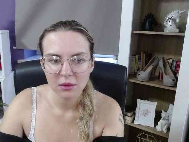 Soft-Zoey webcam