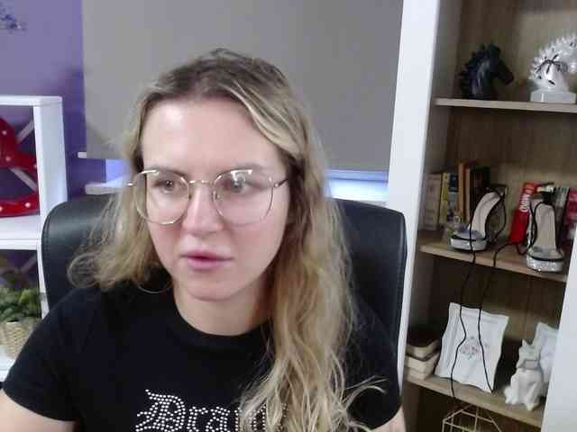 Soft-Zoey webcam
