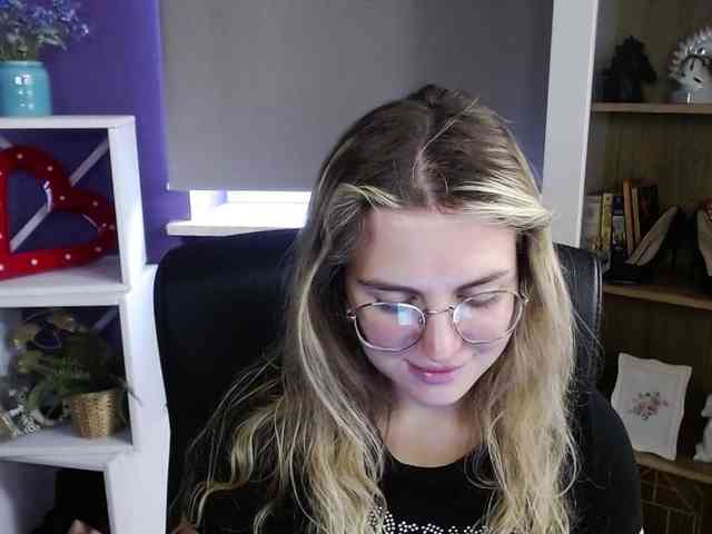 Soft-Zoey webcam