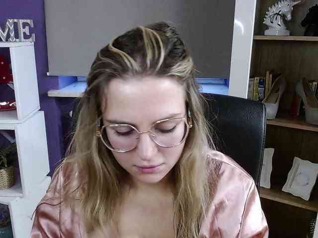 Soft-Zoey webcam