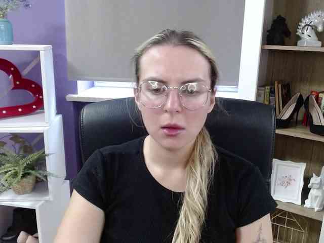 Soft-Zoey webcam
